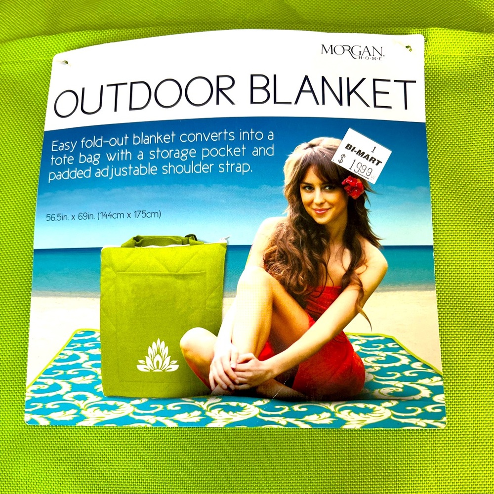 NWT Outdoor Blanket with Shoulder Strap